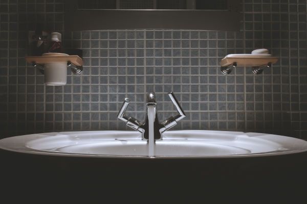 Quels sont les principaux symptômes des trois stades de la maladie de Lyme ?